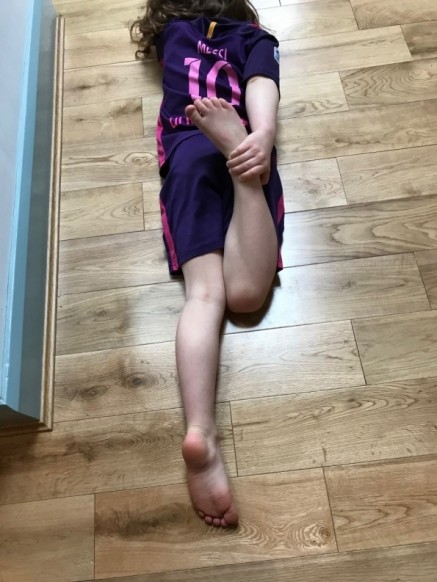 Demonstration of the anterior knee pain quads stretching exercise.