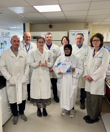 Star Award winners, Blood Sciences, receiving their award from Simon Morritt, Chief Executive.
