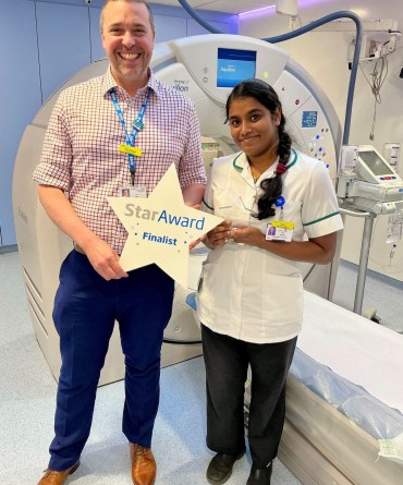 Star Award winner Sara Varghese receiving her award from Joe Hague, Chief Nurse.