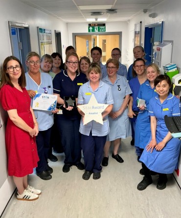 Star Award winners Christine Ross, Victoria Rodriguez Jerez and Ward 26 receiving their award from Clare Smith, Chief Executive.